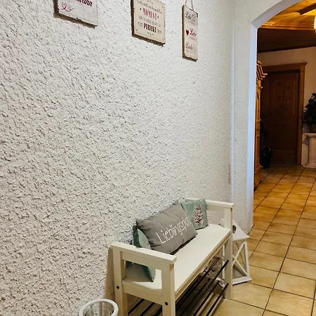 Апартаменты Haus Raphael - Schnitzereien - Am Waldrand - Hunde Willkommen - Ab Ende Juni Terrasse Verfuegbar