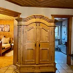 Haus Raphael - Schnitzereien - Am Waldrand - Hunde Willkommen - Ab Ende Juni Terrasse Verfuegbar Διαμέρισμα *